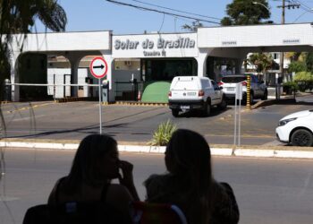 Bolsonaro tem 24h para explicar fala de Eduardo sobre acesso a vídeo