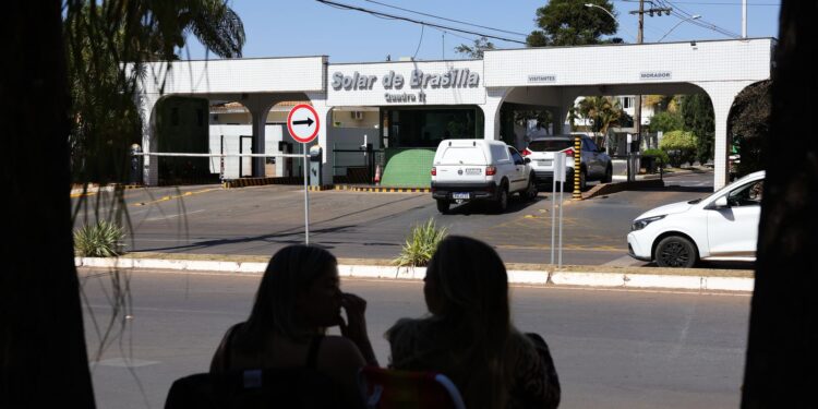 Bolsonaro tem 24h para explicar fala de Eduardo sobre acesso a vídeo