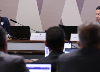 CPI do Crime Organizado aprova convocação de Cláudio Castro e Ibaneis