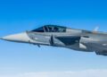 Brasil apresenta primeiro caça F-39 Gripen fabricado no país