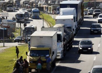 Com MP do piso mínimo do frete, caminhoneiros descartam greve