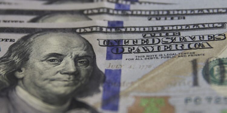 Dólar cai para R$ 5,17 e bolsa sobe com expectativas sobre guerra