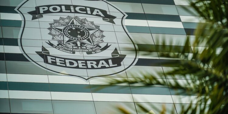 PF mira esquema de falsificação de diplomas acadêmicos em Brasília