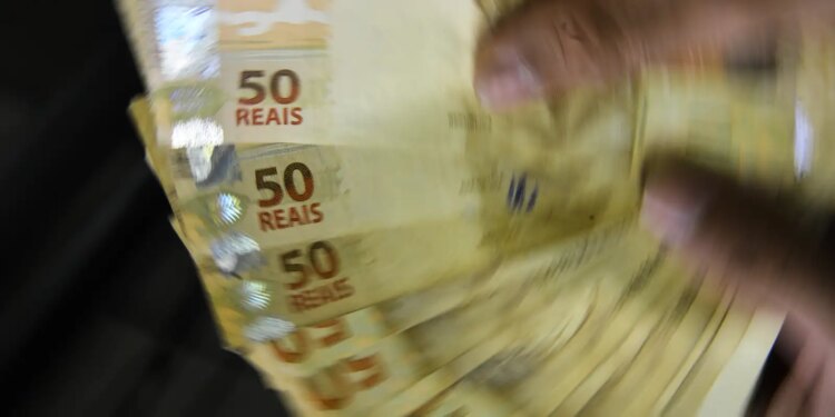 Receita paga lote da malha fina do Imposto de Renda de março