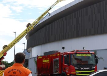 Incêndio no Velódromo no Rio é controlado; pista não teve impacto