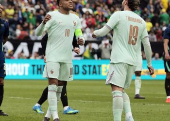 França assume liderança do ranking da Fifa; Brasil cai para 6ª posição
