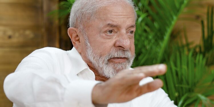 Lula defende PIX em resposta a críticas dos EUA ao método de pagamento
