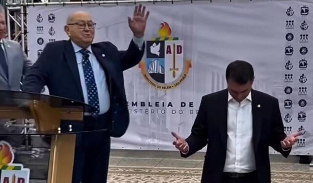 Flávio Bolsonaro visita cúpula da Assembleia de Deus