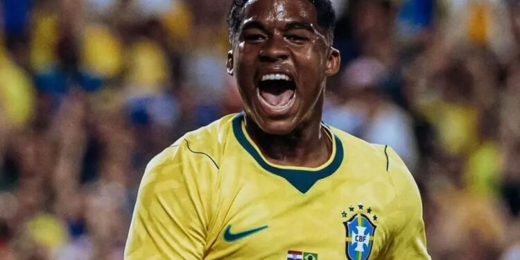 Endrick exalta esposa em sua volta por cima no futebol