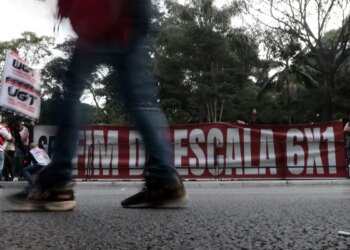 Fim da escala 6×1: governo concorda com tramitação de PECs, diz Motta