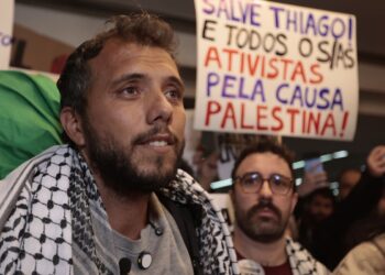 Ativista brasileiro é deportado da Argentina por ordem do governo Milei