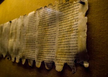 manuscrito foi escrito por dois escribas?