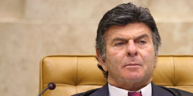 Fux alega peso na consciência e muda voto do 8 de janeiro