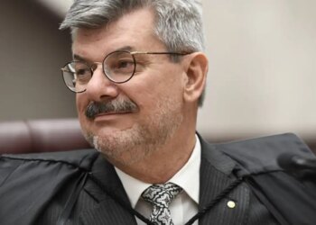 STJ abre processo e mantém afastamento de ministro acusado de assédio