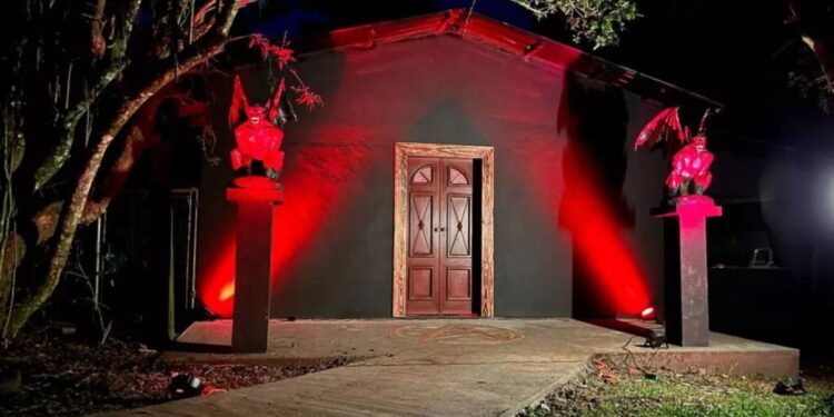 Igreja de Lúcifer inaugurada às vésperas da celebração da Páscoa