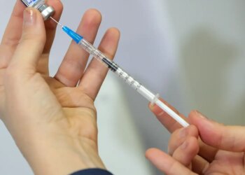 Vacina da gripe não aumenta risco da doença, alerta ministério