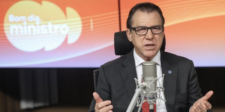Luiz Marinho critica Senado e defende fim da escala 6×1