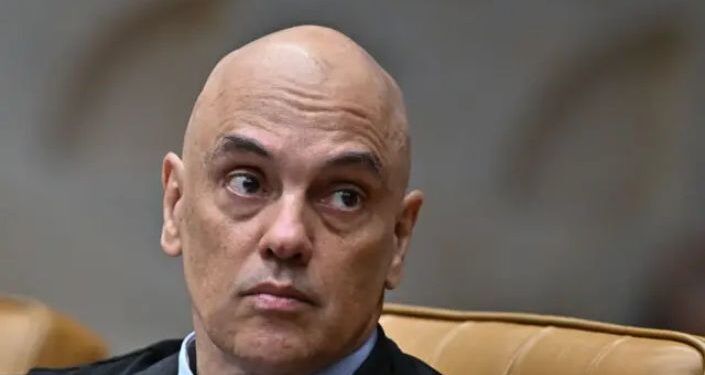 Empresa de Trump notifica Alexandre de Moraes por processo