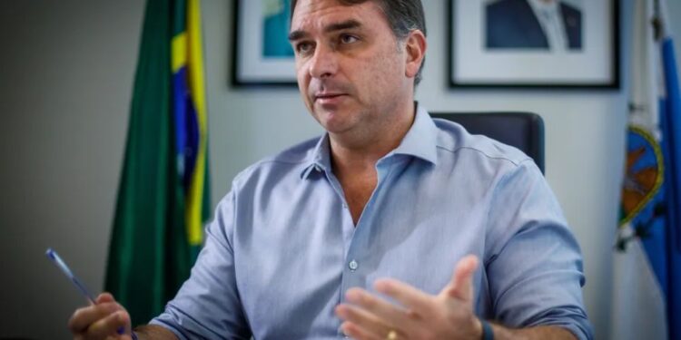 ‘Apenas fale a verdade’, aconselha Bolsonaro a Flávio sobre áudio