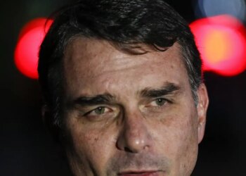Deputados pedem CPI do Master e apuração de elo entre Flávio e Vorcaro