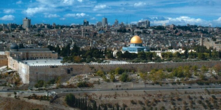 Rabino quer que Israel erga sinagoga no Monte do Templo
