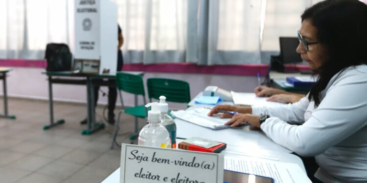 Eleições 2026: eleitor pode se inscrever para ser mesário voluntário