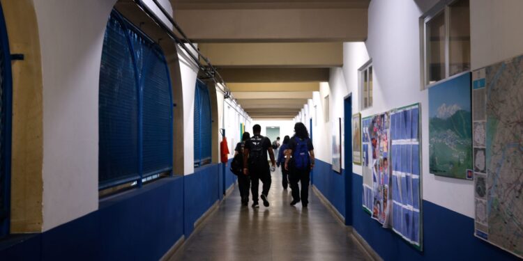 Enfrentamento à violência é desafio para 71,7% dos gestores de escolas