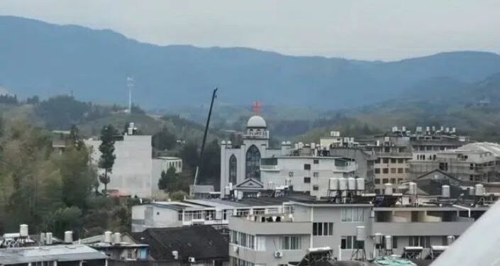 Governo da China cumpre ameaça e templo de igreja é demolido